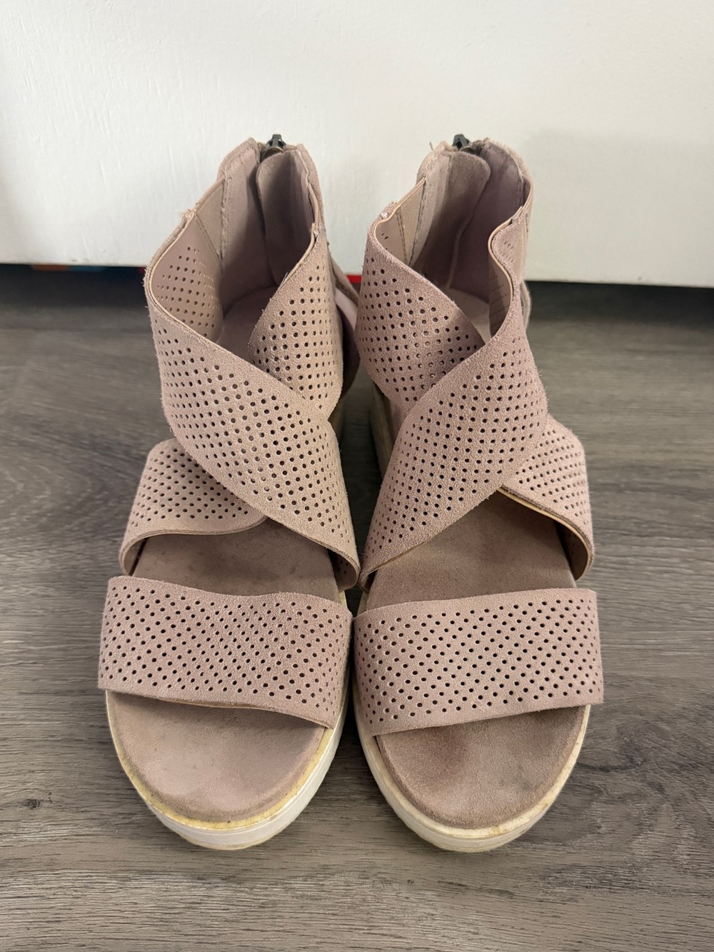Blondo Womens Crisscross Sandal - Blush